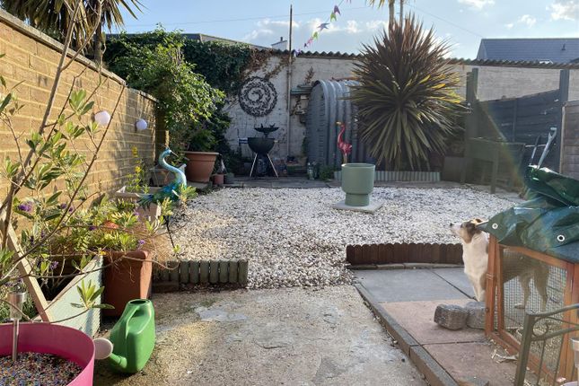 Nash Court Gardens, Margate 2 bed terraced house for sale
