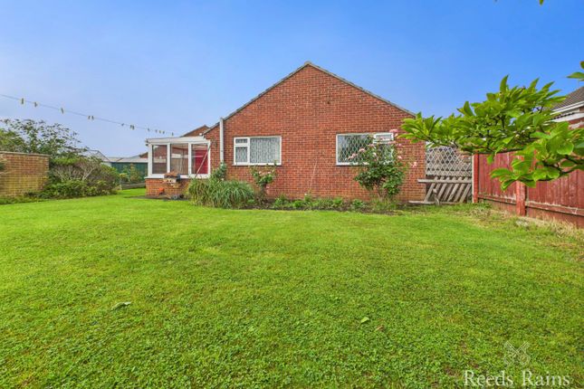 Sweet Dews Grove, East Yorkshire HU9 2 bed bungalow for sale