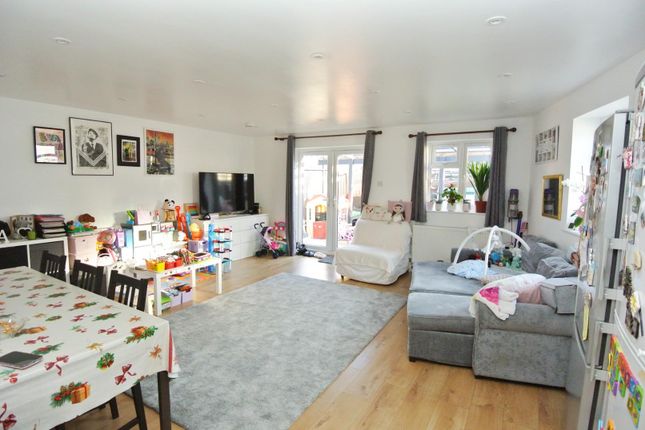 Burleigh Gardens, Ashford TW15 3 bed semi