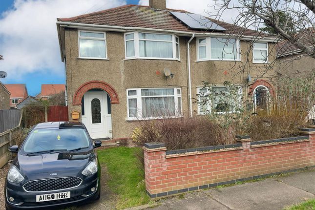 Monckton Avenue, Oulton Broad... 3 bed semi