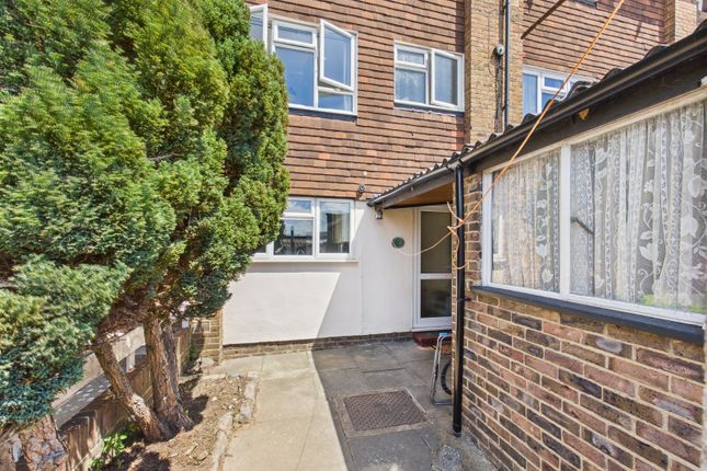 Town Tree Road, Ashford, Surrey, TW15 2 bed maisonette for sale
