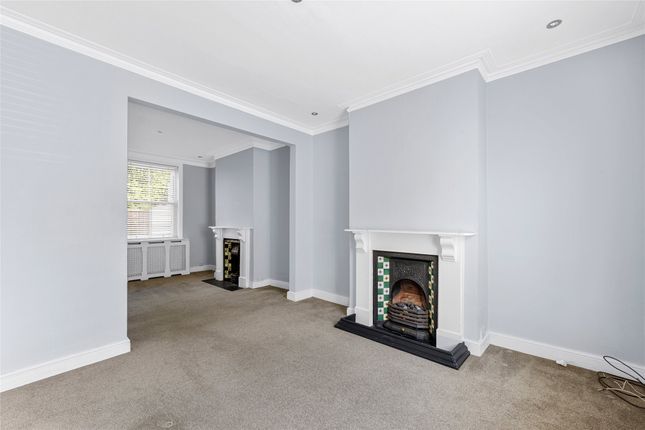 Holmesdale Road, Reigate, Surrey, RH2 2 bed semi