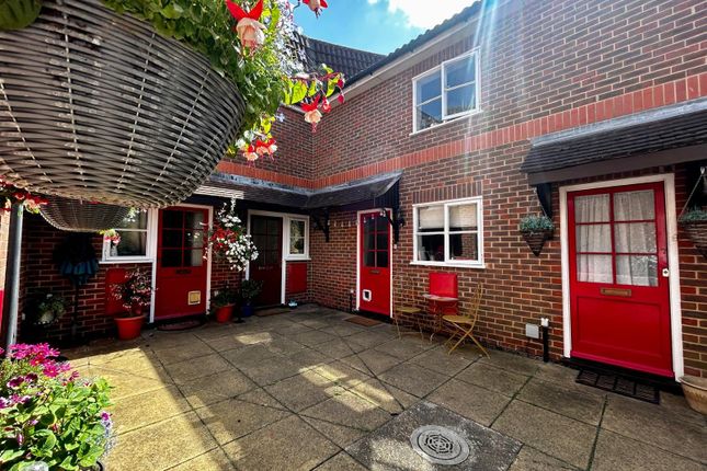 Raven Square, Alton, Hampshire, GU34 1 bed house for sale