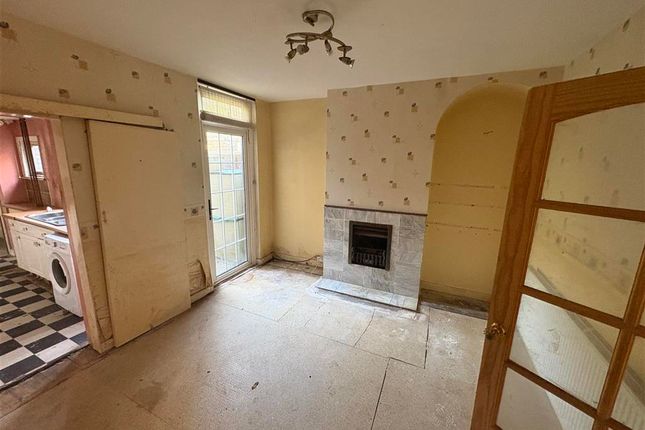 3 bed end terrace house