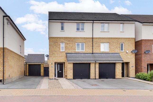 Piggott Avenue, Gedling NG4 4 bed semi