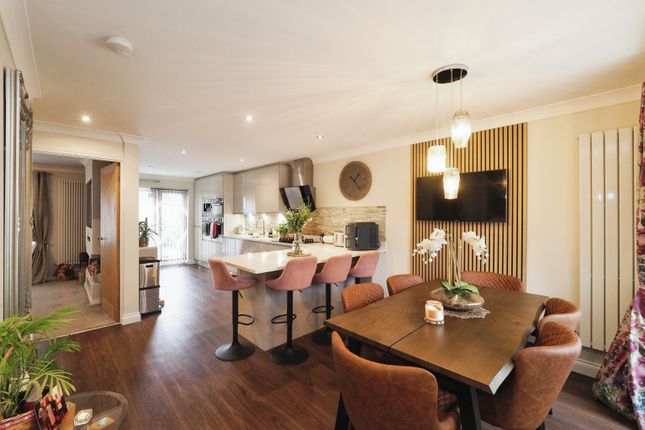 4 bed detached house