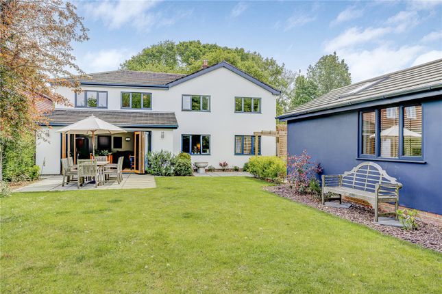 5 bed detached house