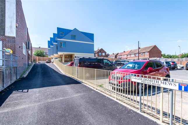 Goldsmith Mews, Chalk, Kent, DA12 3 bed terraced house for sale