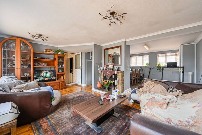 Butlers Drive, Epping Forest, London, E4 3 bed detached house for sale
