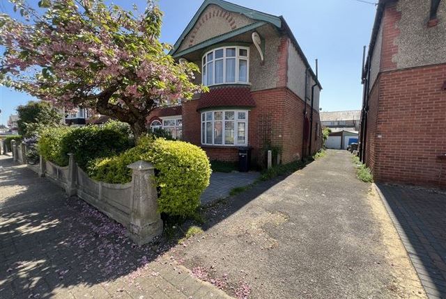 Chatsworth Avenue, Portsmouth PO6 3 bed end of terrace house for sale