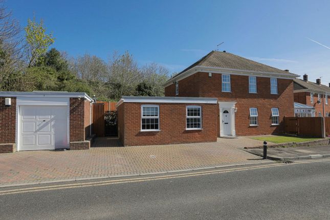 Carlsden Close, Dover, CT17 4 bed detached house for sale