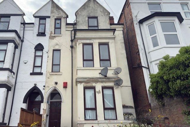 5 bedroom semi-detached house for sale