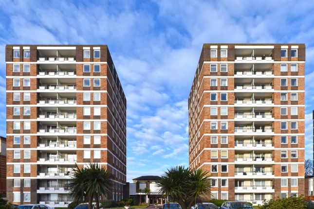 Grand Avenue, Hove, BN3 2 bed flat for sale