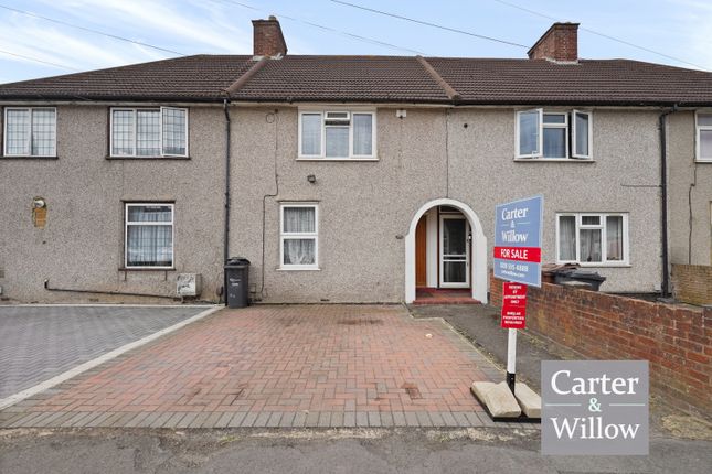 Langley Crescent, Essex 2 bed terraced house for sale