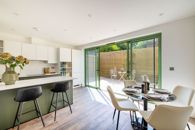 4 bedroom end of terrace house for sale