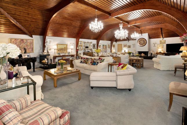 7 bed detached house