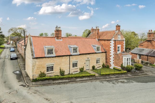 High Street, Osbournby, Sleaford... 3 bed cottage for sale