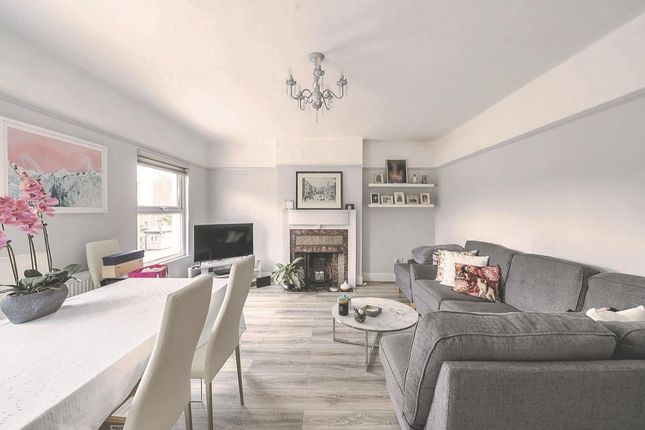 Daws Lane, London 2 bed apartment for sale