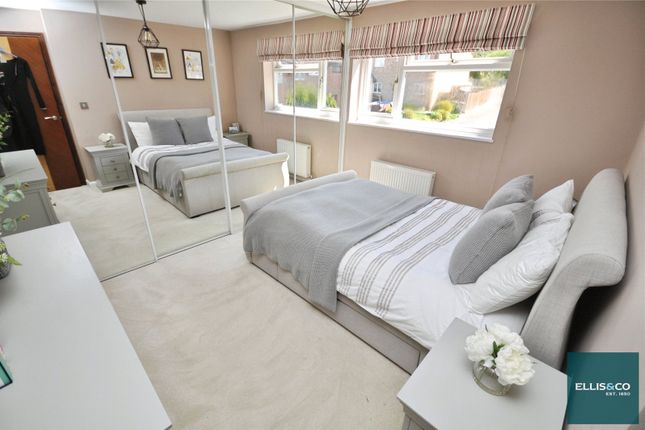 Neagle Close, Borehamwood... 3 bed semi