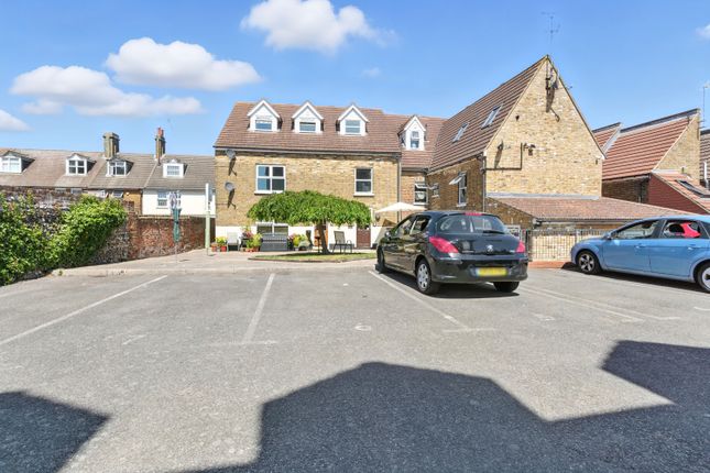 2 bed flat