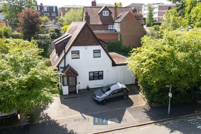 Scotland Road, Buckhurst Hill IG9 3 bed detached house for sale