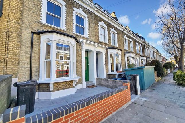 Harcombe Road, Stoke Newington, N16 3 bed terraced house for sale