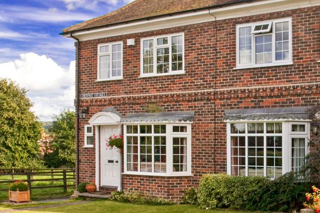9 Chestnut Cottages, Streatley on... 3 bed property for sale