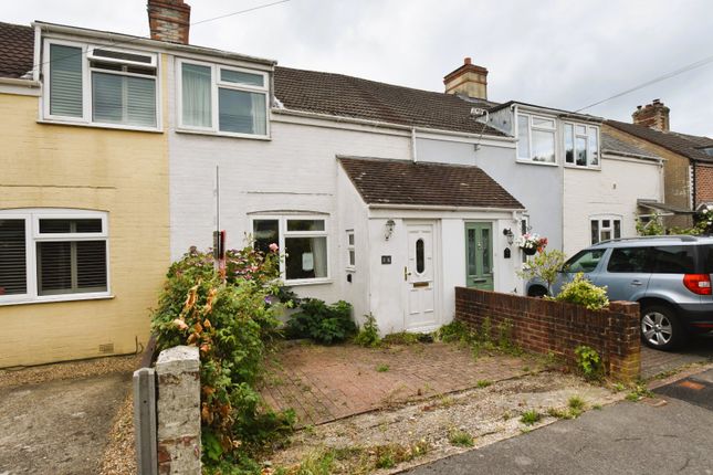 Derlyn Road, Hampshire PO16 2 bed terraced house for sale