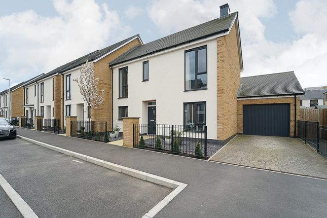 Mottershead Avenue, Locking... 3 bed semi