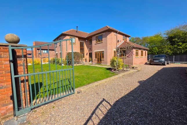 6 bedroom detached house for sale