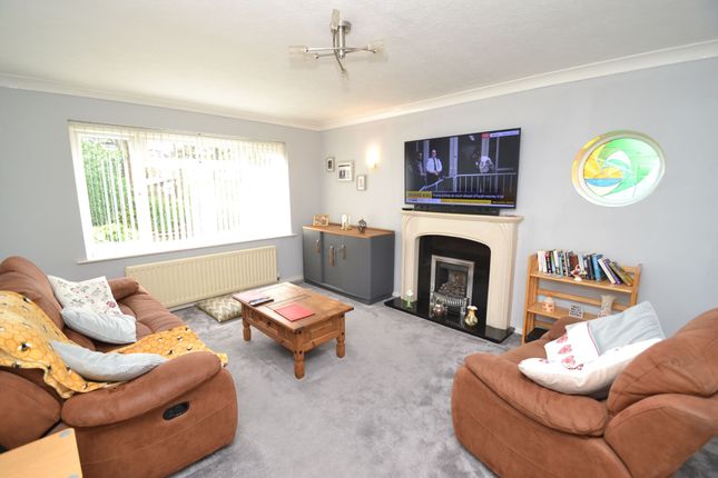 Thackley, Thackley BD10 4 bed detached house for sale
