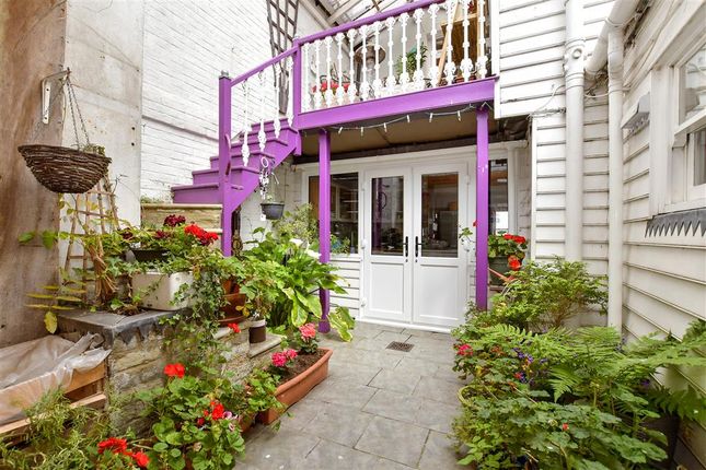 4 bed detached house