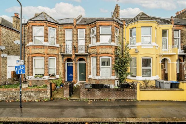 Bathurst Gardens, London NW10 2 bed flat for sale