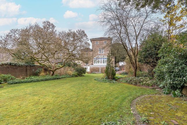 Studio flat for sale