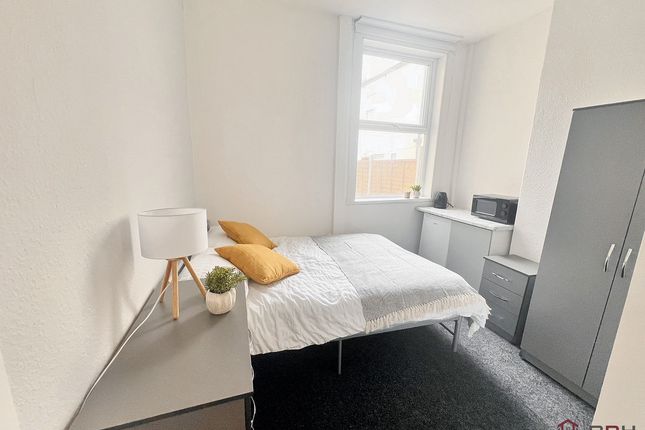 8 bed terraced house