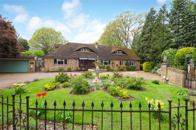 Silverdale Avenue, Ashley Park, KT12 5 bed detached house for sale