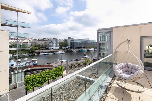 3 bedroom flat for sale