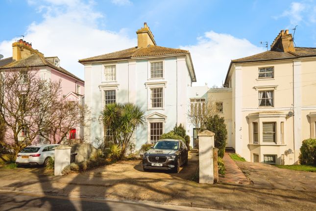 5 bedroom semi-detached house for sale