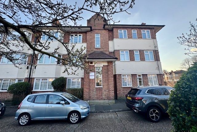 Alexandra Avenue, Harrow HA2 3 bed flat for sale
