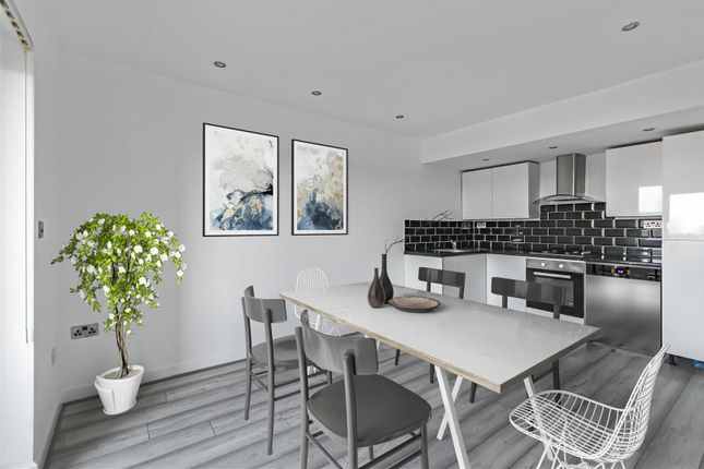 London Road, Hazel Grove, Stockport 2 bed apartment for sale