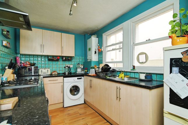 3 bedroom flat for sale