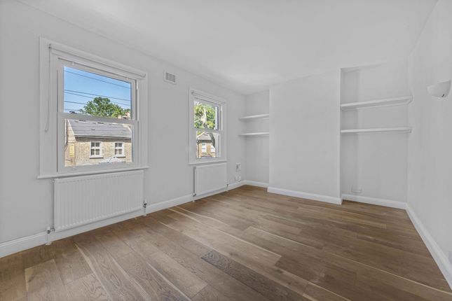 Kimberley Avenue, London, SE15 3 bed flat for sale