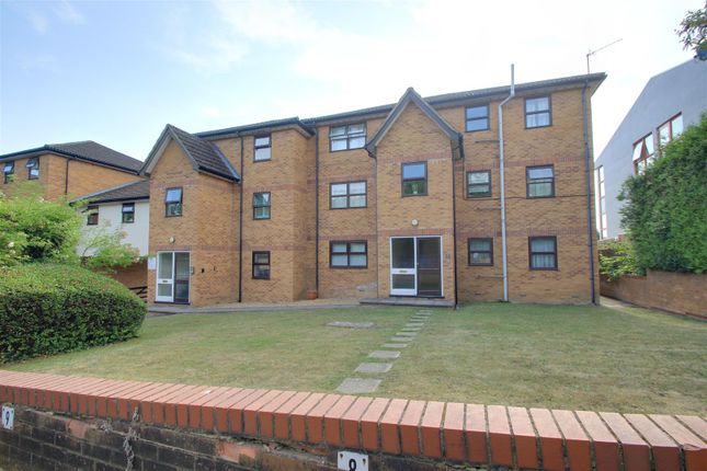 Station Road, Kings Langley 1 bed flat for sale