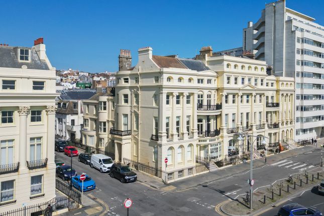 Brunswick Terrace, Hove, BN3 2 bed flat for sale