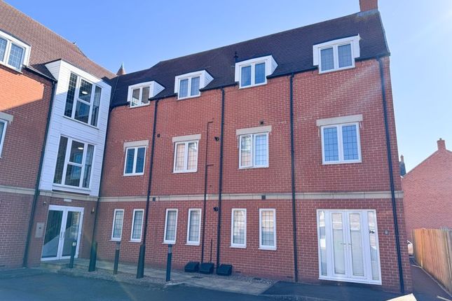 PETERSON DRIVE, NEW WALTHAM 2 bed apartment for sale
