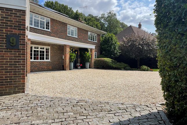 Badger Way, Farnham GU10 5 bed detached house for sale