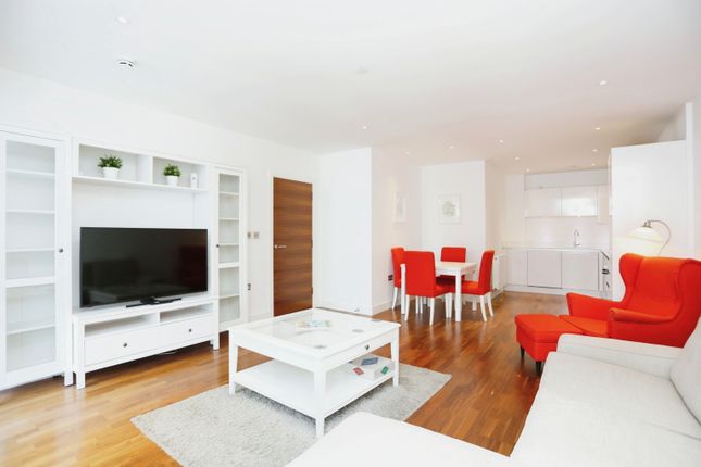 3 bedroom flat for sale