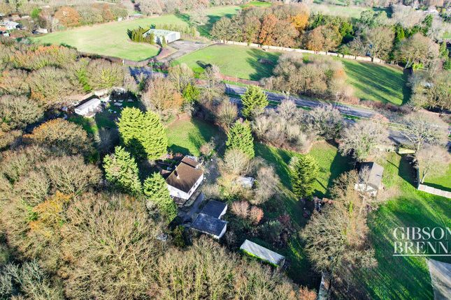 Arterial Road, Rayleigh, SS6 3 bed bungalow for sale