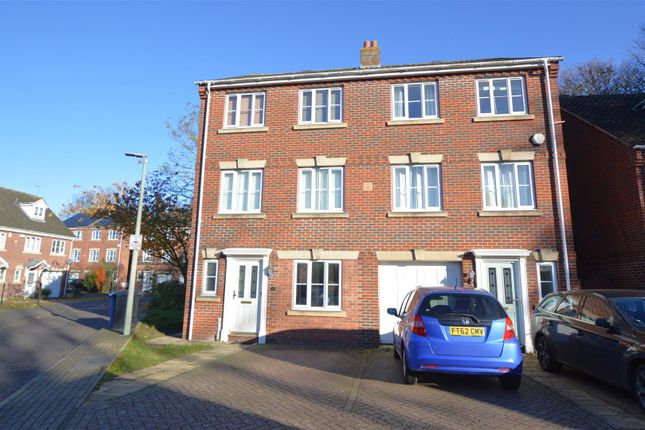 6 bed semi-detached house
