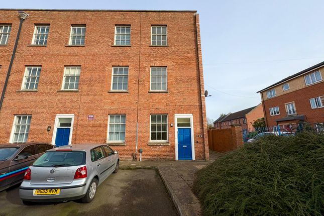 6 bed end terrace house